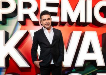 Zezé Di Camargo é homenageado com o prêmio Estrela Kwai em São Paulo