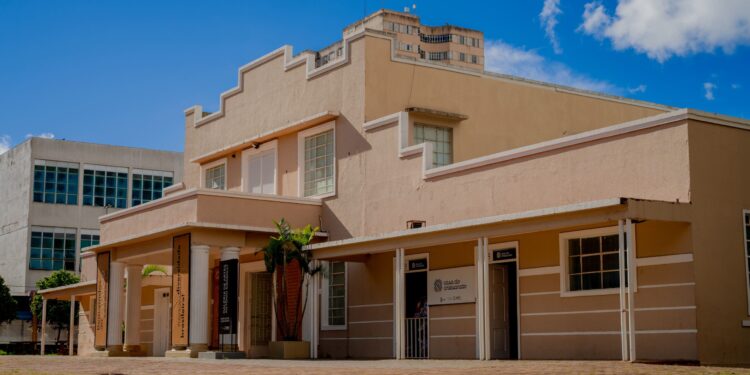 Associações culturais privadas usam prédios públicos como sede e caso vai parar no MP