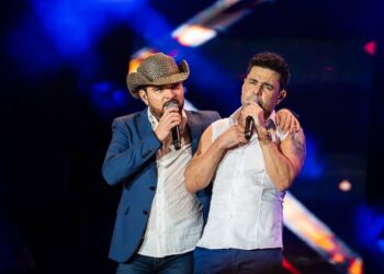 Zezé Di Camargo & Luciano abre fim de semana de shows no Paraguai com público recorde