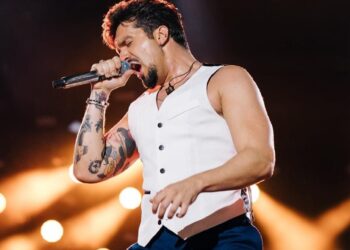 Luan Santana atrai multidão no Recife com a turnê “Ao Vivo na Lua” e entrega espetáculo marcante