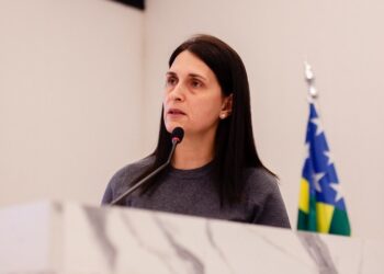 Na Câmara, Vivian Naves pede união por Anápolis acima das disputas políticas
