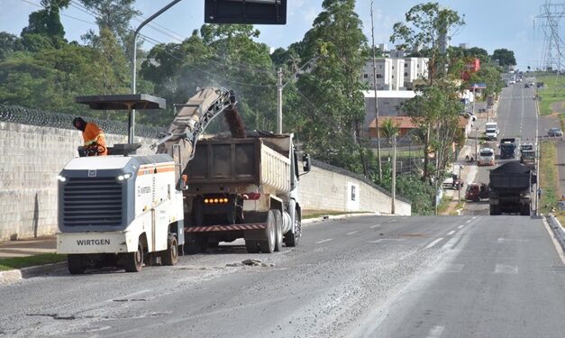 Empresa é multada em R$100 mil por derramar concreto em avenida de Aparecida