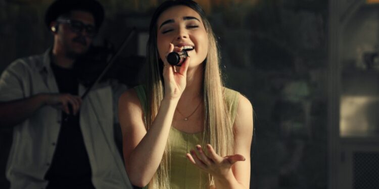 Com faixa autoral, Esther Durán avança em nova fase da carreira