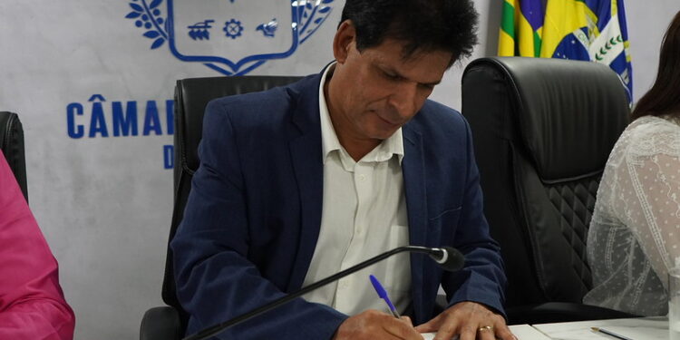 João da Luz apresenta projeto de lei “fura-fila” para que advogados tenham atendimento prioritário em Anápolis