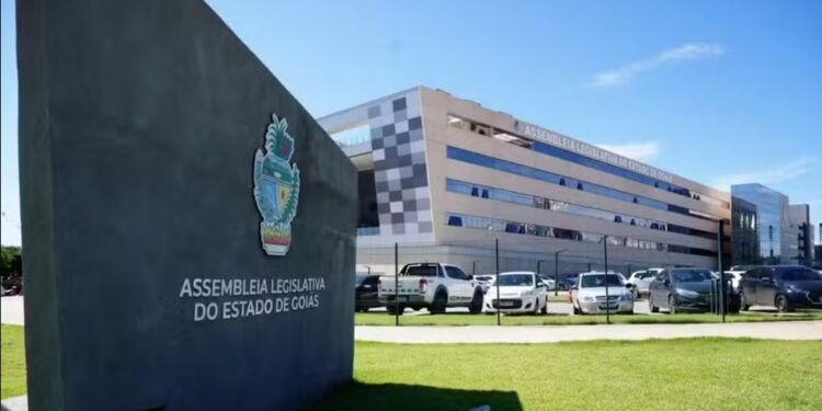 Governo de Goiás irá retirar R$ 82 milhões da Saúde para comprar imóvel da Caixa em Goiânia