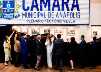 Em noite de homenagem a servidores, Câmara inaugura memorial na presença de grandes nomes do Legislativo