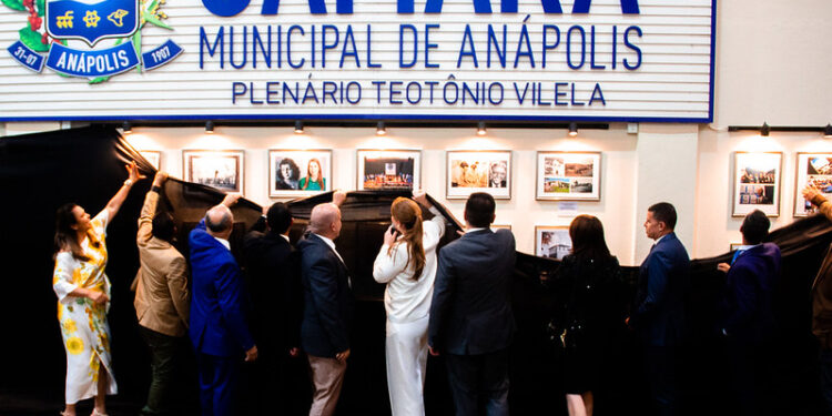 Em noite de homenagem a servidores, Câmara inaugura memorial na presença de grandes nomes do Legislativo