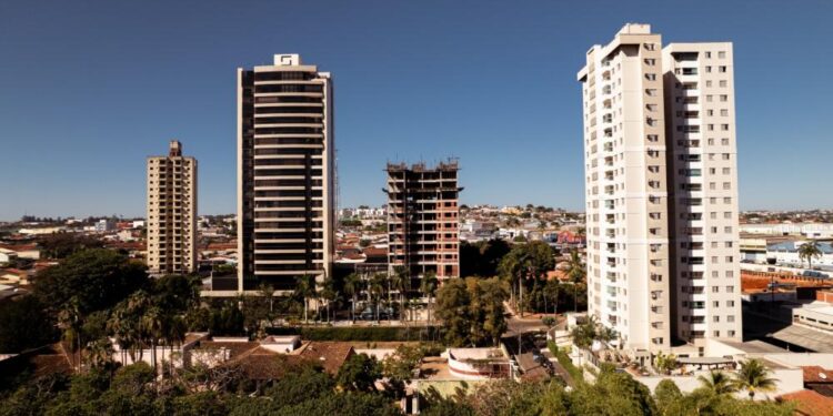 Mercado imobiliário projeta 2026 aquecido com queda da Selic e verticalização no Jundiaí