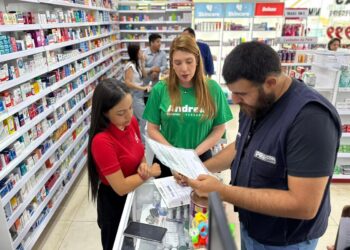 Acompanhados de Andreia Rezende, agentes da Anvisa fiscalizam lotes de fórmula infantil suspeitos