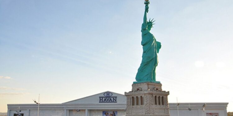 Sem crise e faturando alto, Havan anuncia ampliação com mutirão de empregos para início imediato