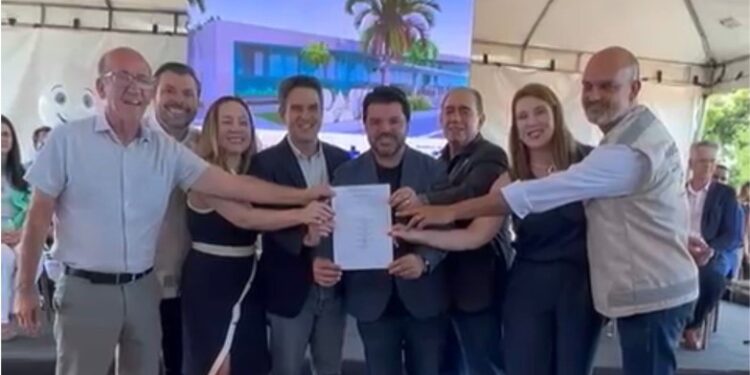 Lançamento de Policlínica vira palco para troca de afagos entre PT e PL em clima de “Lumar”