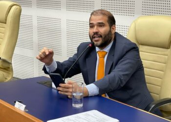 Vereador de Goiânia afirma que Sandro Mabel é “malandro”: “olha o histórico, o passado dele fala por ele”