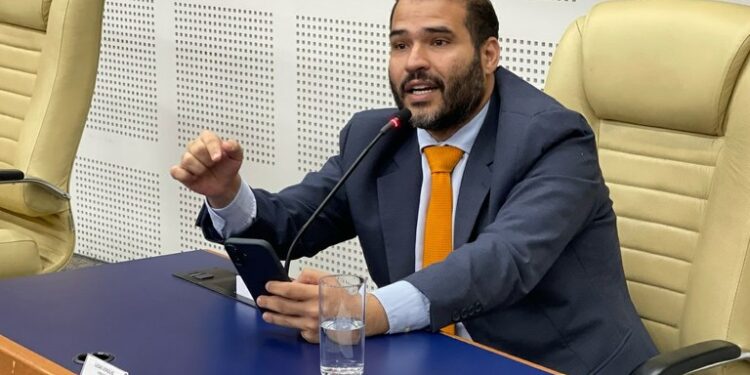 Vereador de Goiânia afirma que Sandro Mabel é “malandro”: “olha o histórico, o passado dele fala por ele”