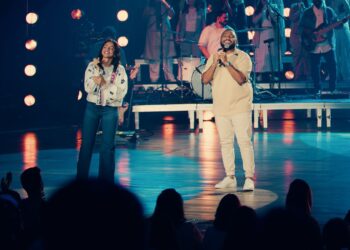 Clássico do gospel ganha versão emocionante nas vozes de Julia Vitória e Eli Soares