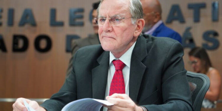 Carro de Gomide capotou em acidente que deixou pista interditada