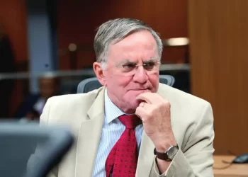 Gomide se recupera bem e recebe visita de Caiado após passar por cirurgia na coluna