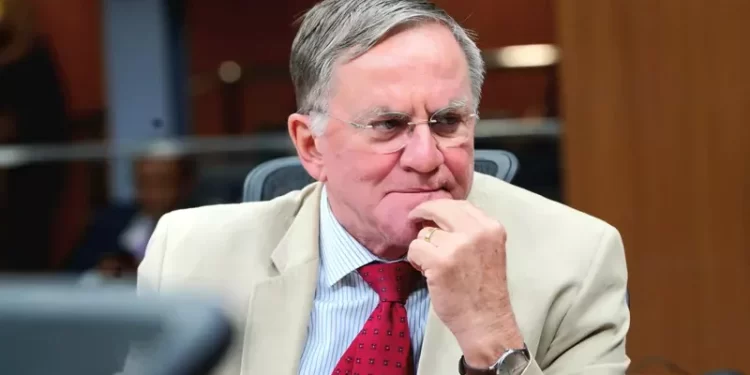 Gomide se recupera bem e recebe visita de Caiado após passar por cirurgia na coluna