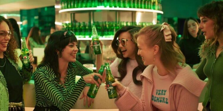 Heineken aposta no reencontro e coloca as conexões humanas no centro de nova campanha