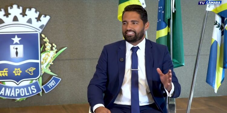 Por suposto apelo do cantor Leonardo, Ananias oficia Caiado e comandante da PM para pedir certificado de aprovação em concurso