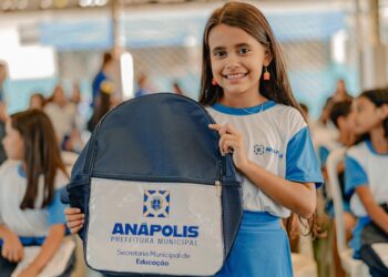 Márcio Corrêa anuncia entrega de materiais escolares e uniformes já no início das aulas