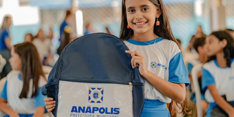 Márcio Corrêa anuncia entrega de materiais escolares e uniformes já no início das aulas