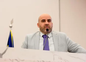 Combativo e amigo de longa data de Corrêa: José Fernandes muda perfil da liderança na Câmara