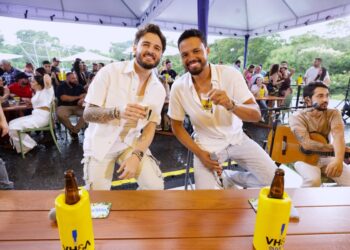 VH e Alexandre gravam audiovisual “Ouve Aí” no Espaço Vinny BBQ, em Goiânia