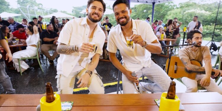 VH e Alexandre gravam audiovisual “Ouve Aí” no Espaço Vinny BBQ, em Goiânia