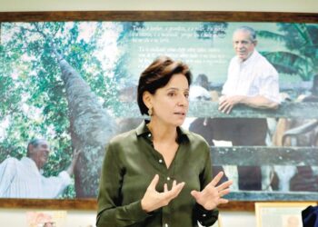 Filha de Iris, Ana Paula Rezende se filia ao PL e é convidada para a vice de Wilder Morais