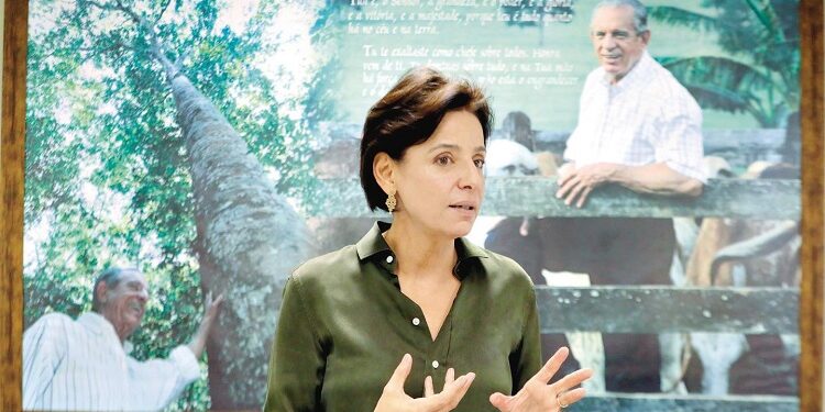 Filha de Iris, Ana Paula Rezende se filia ao PL e é convidada para a vice de Wilder Morais