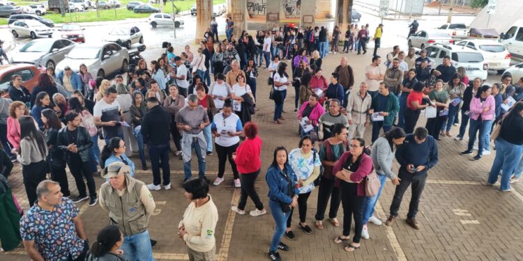 Parte dos servidores aceita proposta de data-base da prefeitura, mas professores e centralizada querem negociar