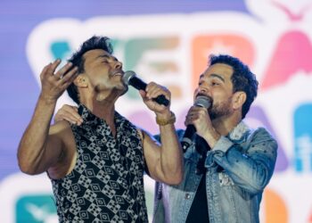 Mesmo sob chuvas fortes, Zezé Di Camargo e Luciano reúnem mais de 80 mil pessoas em apresentação memorável no Verão Maior Paraná