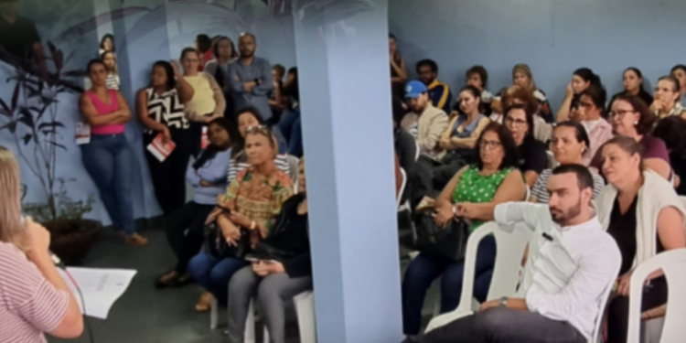 Sindicatos rejeitam primeira proposta para data-base e negociação se estende