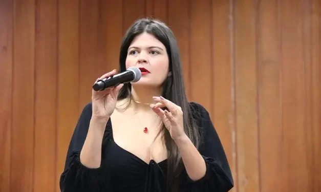 PSDB vai à Justiça e pede mandato de Aava Santiago por infidelidade partidária