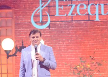 Padre Ezequiel Dal Pozzo emociona com “Dá-me Teus Olhos”