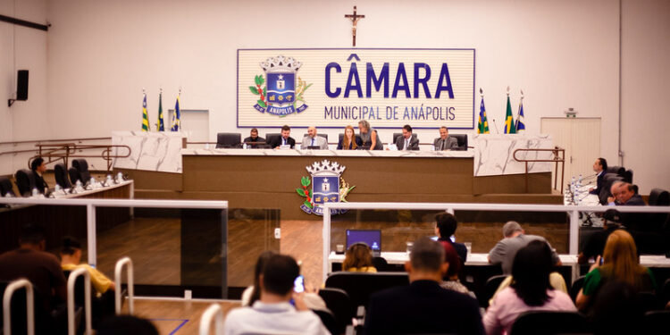 Câmara vota nesta quarta-feira (25) reajuste de servidores, teto a RPVs e corte no ITBI