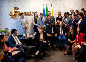 Câmara aprova data-base de servidores e reduz teto de RPVs