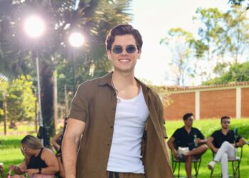 João Henrique aposta no intimismo com “Sigilinho”, novo audiovisual gravado a céu aberto em Goiânia
