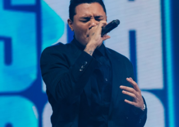 Com casa cheia no Villa Country, Felipe Araújo estreia turnê “Eu, Felipe Araújo”