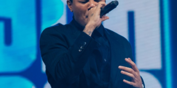 Com casa cheia no Villa Country, Felipe Araújo estreia turnê “Eu, Felipe Araújo”