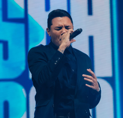 Com casa cheia no Villa Country, Felipe Araújo estreia turnê “Eu, Felipe Araújo”