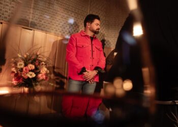 Luigi Bessa celebra 25 anos de carreira e alcança 2 milhões de visualizações com “LB Live Sessions”