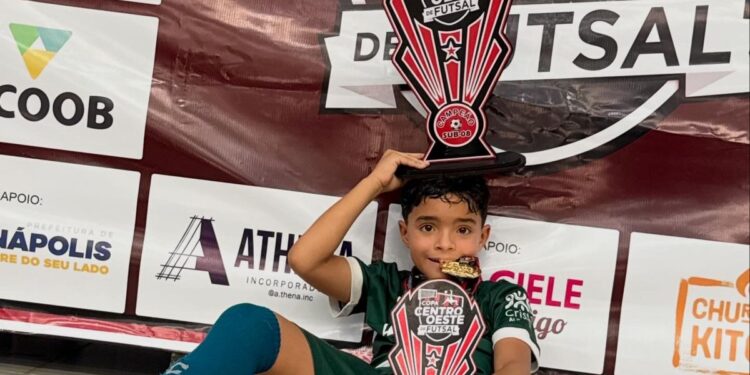 Anapolino vira artilheiro do Goiás sub-8 em torneio de futsal disputado na cidade