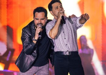 Zezé Di Camargo e Luciano marcam volta aos palcos com noite emocionante no Paraná