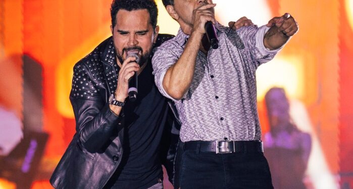 Zezé Di Camargo e Luciano marcam volta aos palcos com noite emocionante no Paraná