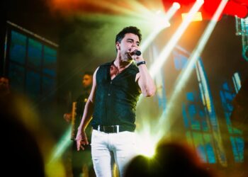 Zezé Di Camargo retoma agenda de shows após período de férias: “A energia de estar com os fãs é indescritível”