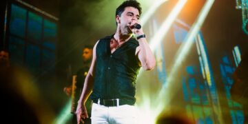 Zezé Di Camargo retoma agenda de shows após período de férias: “A energia de estar com os fãs é indescritível”