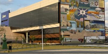 Salvação do painel de cerâmica do Centro Administrativo é troca total, diz artista plástico