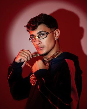 MC Jacaré assume a ponta do Top 50 Brasil no Spotify com duas músicas