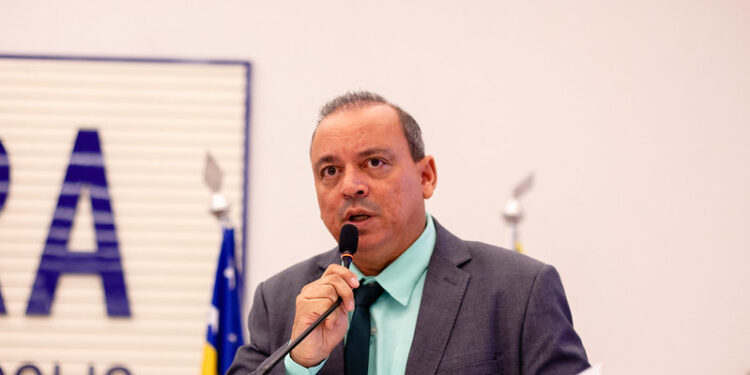 Desempenho de Suender em pesquisa indica que vereador pode dobrar votação em Anápolis